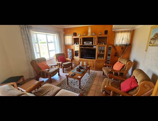 4 BEDROOM HOUSE FOR SALE IN UMHLANGA ROCKS